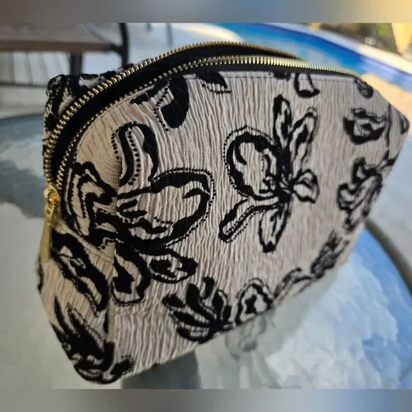 New- Vince Camuto Black and Cream Floral Women's Pouch - Picture 5 of 9